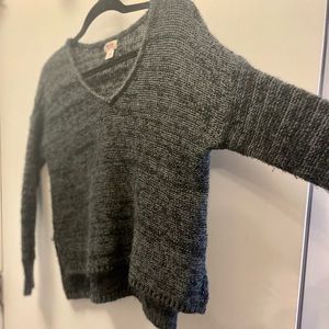 Gray + black knitted sweater | Medium | Cute + Cozy